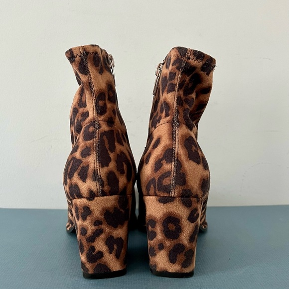 Marc Fisher Leave 2 Leopard Animal Print Faux Suede Ankle Boots - Picture 5 of 8
